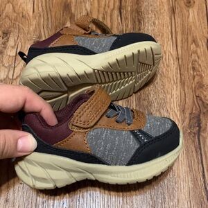 Carters baby shoes size 4